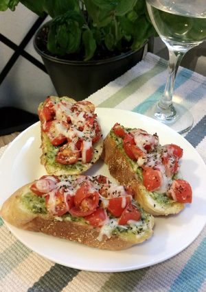 A picture of Pesto Bruschetta.