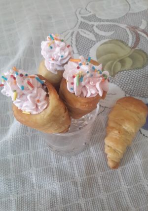 ક્રીમરોલ(cream roll Recipe in Gujarati) રેસીપી મુખ્ય ફોટો