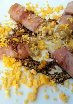 A picture of Mushroom In Ham Roll Top Egg Yolk.