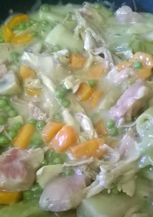 A picture of Chicken leek and mushroom in creamy sauce..