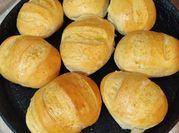 Una foto de pan con grasa con levadura seca