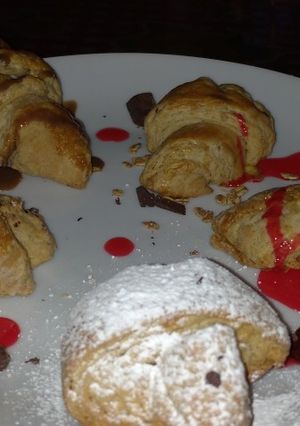 Una foto de Masa danés y croissant