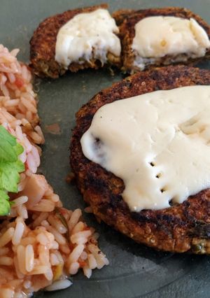 Una foto de Medallones de quinoa 😚con lentejas, verdeo y zanahoria!