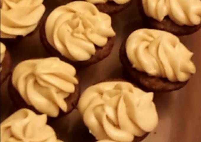 Chocolate Velvet Cupcakes with Browned-Butter-Cinnamon-Cream-Cheese Frosting (from