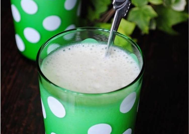 How to Make Super Quick Homemade Yogurt Banana Smoothie