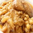Pies de cerdo con garbanzos