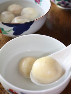 A picture of Dousha-yuan - Boiled Shiratama Rice Cakes Stuffed with Sweet Bean Paste.
