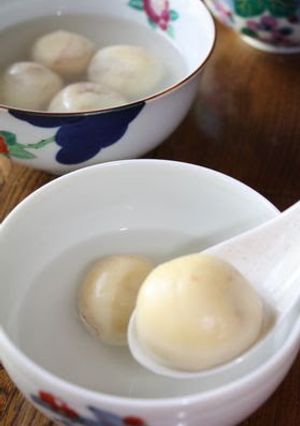 A picture of Dousha-yuan - Boiled Shiratama Rice Cakes Stuffed with Sweet Bean Paste.