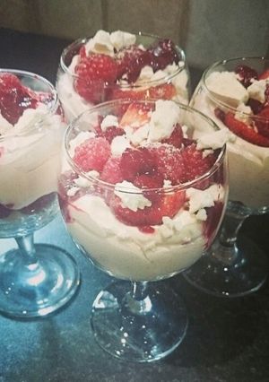 A picture of Eton mess.