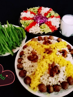 عکسی از دستور عدس پلو با کشمش و کوفته قلقلی