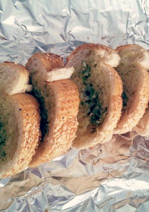 A picture of L's Easy Garlic Bread.