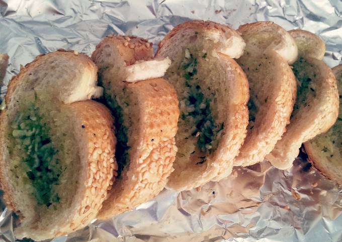 Recipe of Favorite L's Easy Garlic Bread