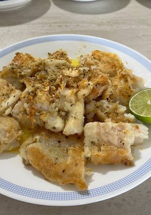 Hình của món Cá phi lê chiên sốt bơ tỏi.