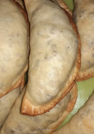 Una foto de Empanadas de carne con tapas compradas