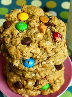 A picture of Monster Cookies.