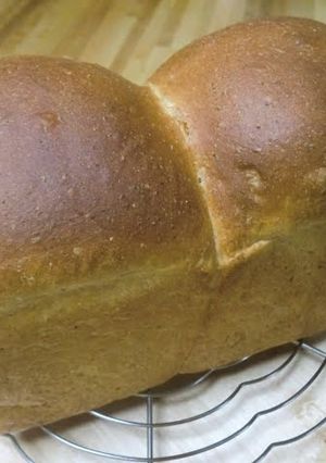 A picture of Reco's Family's Favorite Fluffy and Crisp Whole Grain Loaf.