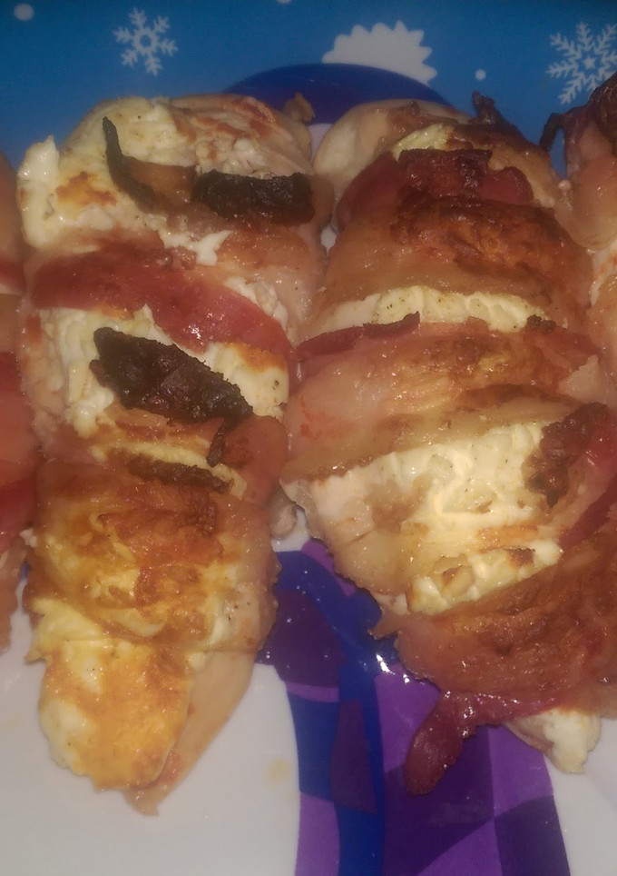 A picture of Bacon wrapped chicken bake.