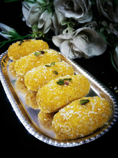 ऑरेंज पनीर पेठा रोल(Orange Paneer petha roll recipe in Hindi) रेसिपी मुख्य फोटो
