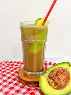 Foto resep Iced Avocado Coffee ala Cafe (Es Alpukat Kopi)