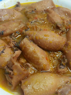 Una foto de Chipirones en salsa con verduras