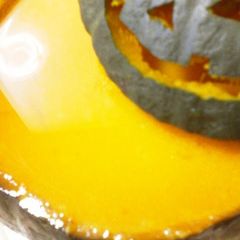 A picture of Whole Kabocha Pudding Cake for Halloween.