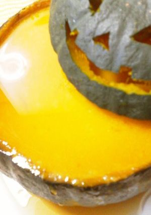 A picture of Whole Kabocha Pudding Cake for Halloween.