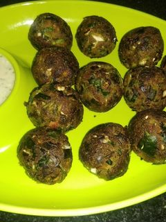 मिश्र भाज्यांचे सोयाबीनचे आप्पे (mix vegetables soyabean appe recipe in marathi) रेसिपी चे मुख्य फोटो 