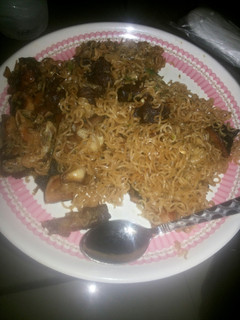 A picture of Stir fried noodles and beef.