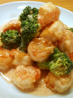 A picture of Shrimp and Broccoli with Mayonnaise Sauce.