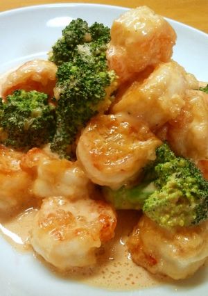A picture of Shrimp and Broccoli with Mayonnaise Sauce.