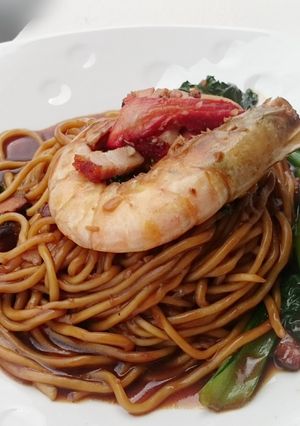 A picture of Stir Fry Noodle With Pork And Spicy Shrimp / Hokkien Mee.