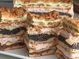 Пляцок "Вишиванка" з маком, вишнями і родзинками