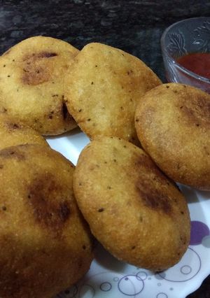 A picture of DIWALI SPECIAL Suji Ki Kachori / Rava Kachori / Crispy Suji Kachori - Yo Yo Recipes.