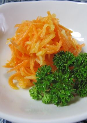 A picture of Quick Carrot and Apple Salad.