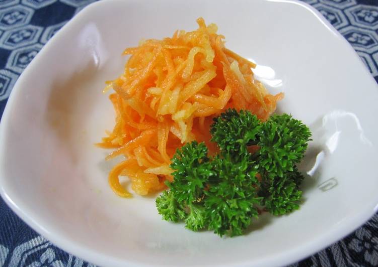 Recipe of Any-night-of-the-week Quick Carrot and Apple Salad