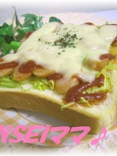 A picture of Hot Dog on Toast.