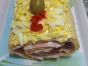 Una foto de pionono salado con palmitos