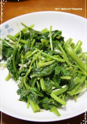 A picture of Taiwanese Home Cooking: Stir-Fried Water Spinach and Garlic.