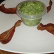 🥑Holy moly we have fresh #guacamole and #bacon chips to dip 🥓