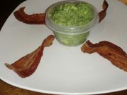 A picture of guacamole with lemon juice