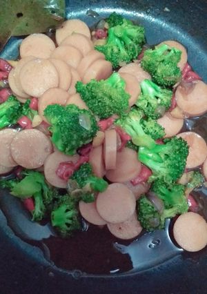 Foto resep Oseng-oseng brokoli sosis