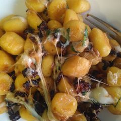 A picture of Gnocchi Caprese.