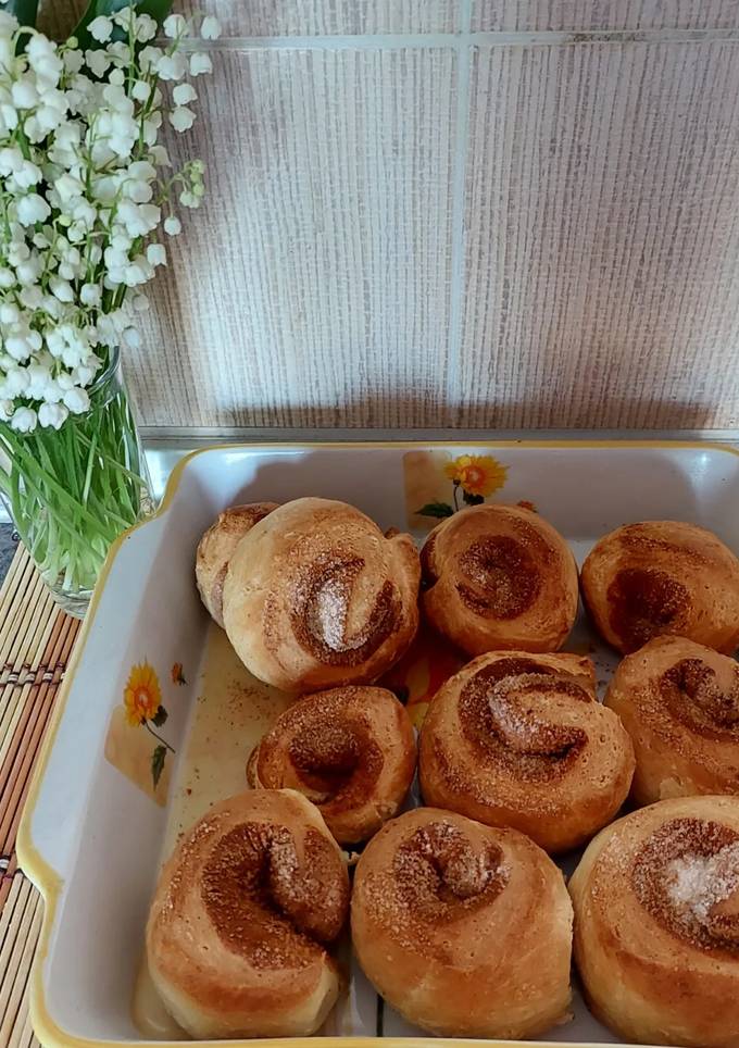 Пухнасті булочки з корицею