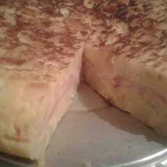 Una foto de Tortilla de papas rellena