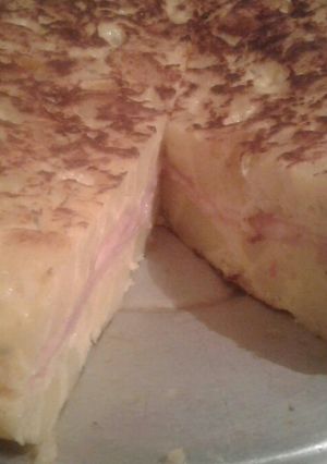 Una foto de Tortilla de papas rellena