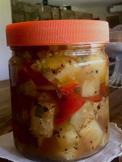 Una foto de Berenjenas y morrones, tipo escabeche