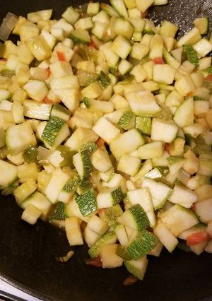 Una foto de Calabacitas guisadas "fácil y deliciosas"