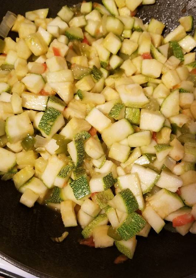 Una foto de Calabacitas guisadas "fácil y deliciosas"