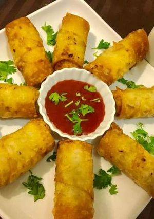 A picture of Chicken Roll with white Sauce.