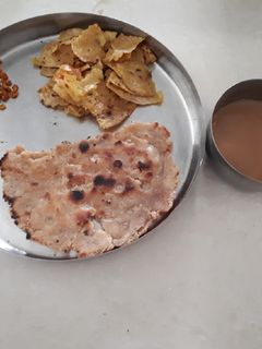 વઘારેલી રોટલી (Vaghareli Rotli Recipe In Gujarati) રેસીપી મુખ્ય ફોટો